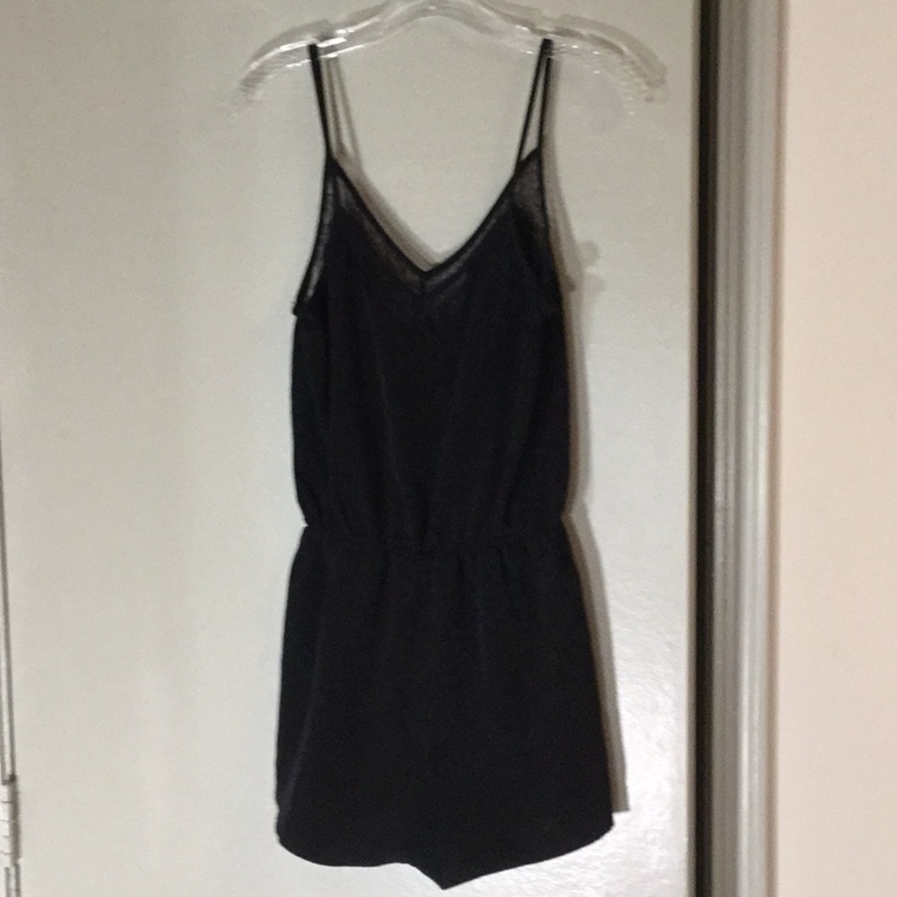 Forever 21 Lady’s black top; Small. See pic #3!